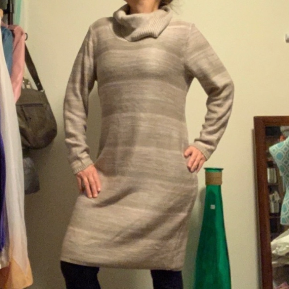 🦋Calvin Klein Tan/White/Cream Sweater Dress